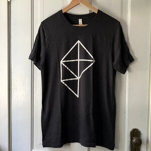Polygon Wireframe Logo Shirt Unisex M